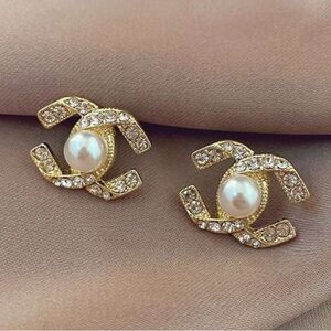 Elegant Gold and Pearl Earrings